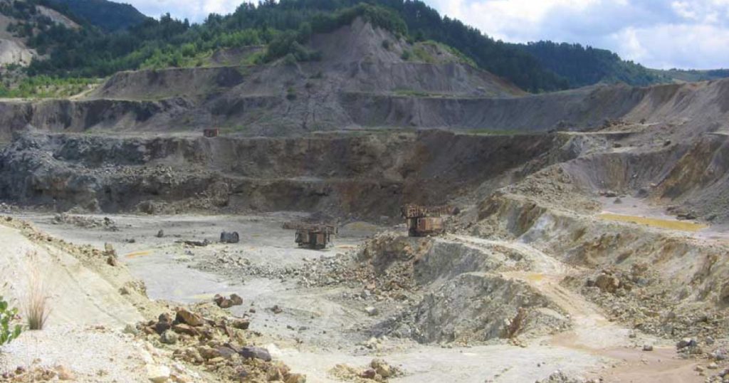 ONG-uri, acuzații grave: Lege de expropriere, abuz în favoarea mineritului