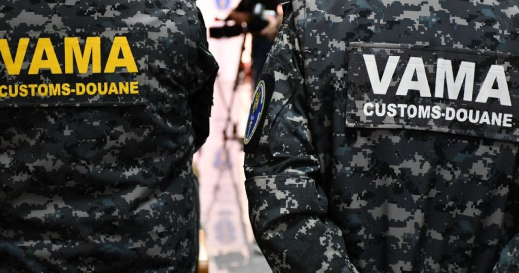 Marfă falsă de 3 milioane lei, din Turcia, blocată într-un camion în România