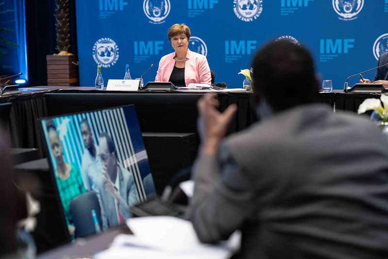 Șefa FMI, evaluare dură despre impactul războiului din Orientul Mijlociu Kristalina Georgieva, directoarea Fondului Monetar Internațional (FMI), a anunțat joi că instituția se așteaptă la o creștere semnificativă a cererilor de sprijin financiar pe termen scurt