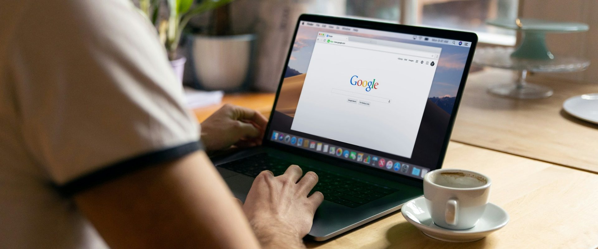 Ilegalul trece online: Donald Trump și Mircea Lucescu, vizați? Sancțiuni dure