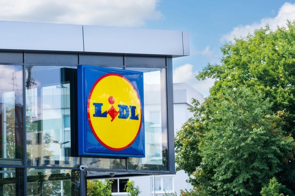 Lidl Oferă Un Cupon de 50 de Lei Cadou Pentru Cumpărături de Paște În pragul sărbătorilor pascale, lanțul de magazine Lidl vine cu o surpriză pentru clienții săi