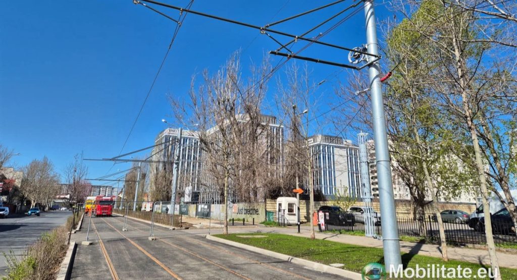 Lucrările la tramvaiul de pe Bulevardul Expoziției, aproape de finalizare Lucrările de modernizare a liniei de tramvai de pe Bulevardul Expoziției, parte a Lotului 11, se apropie de final
