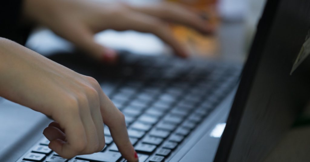 Reacția MApN după atacul hackerilor ruși: Zeci de e-mailuri ale Forțelor Aeriene sparte