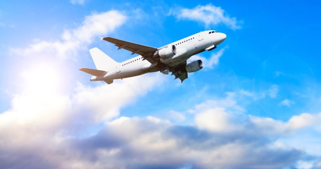 Criza kerosenului lovește vacanțele: Cât de scumpe vor fi zborurile românilor în vară?