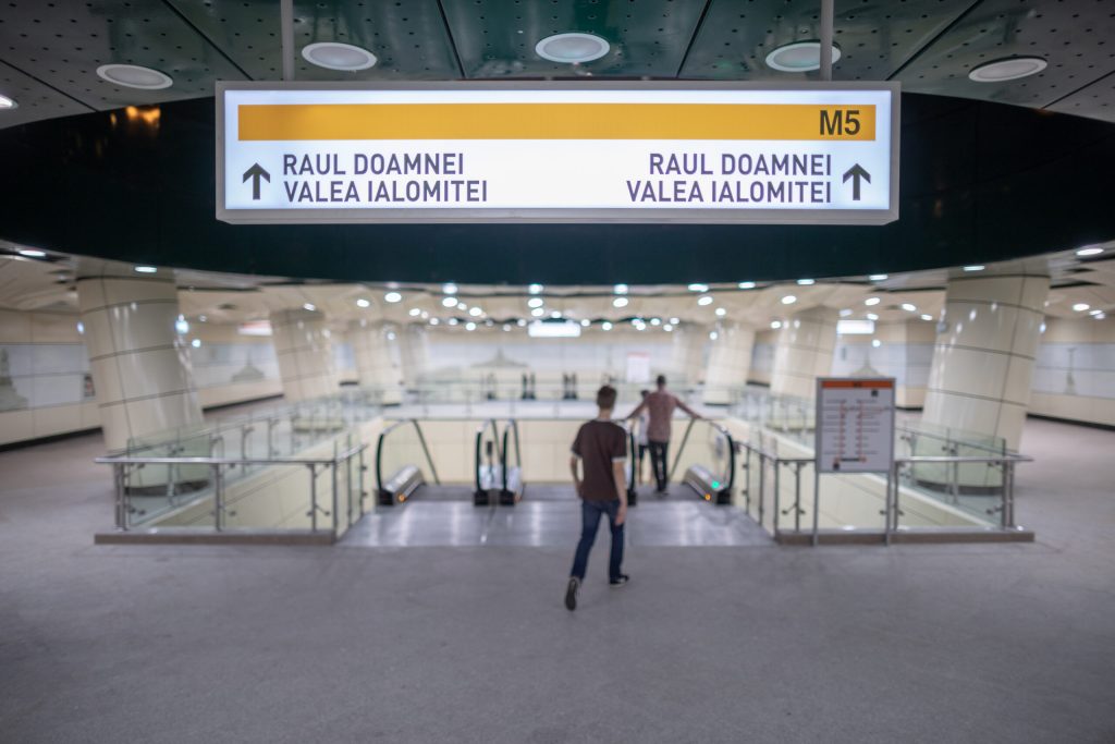 FOTO bombă: Stațiile de metrou din București, transformate-n pisici. Un proiect viral