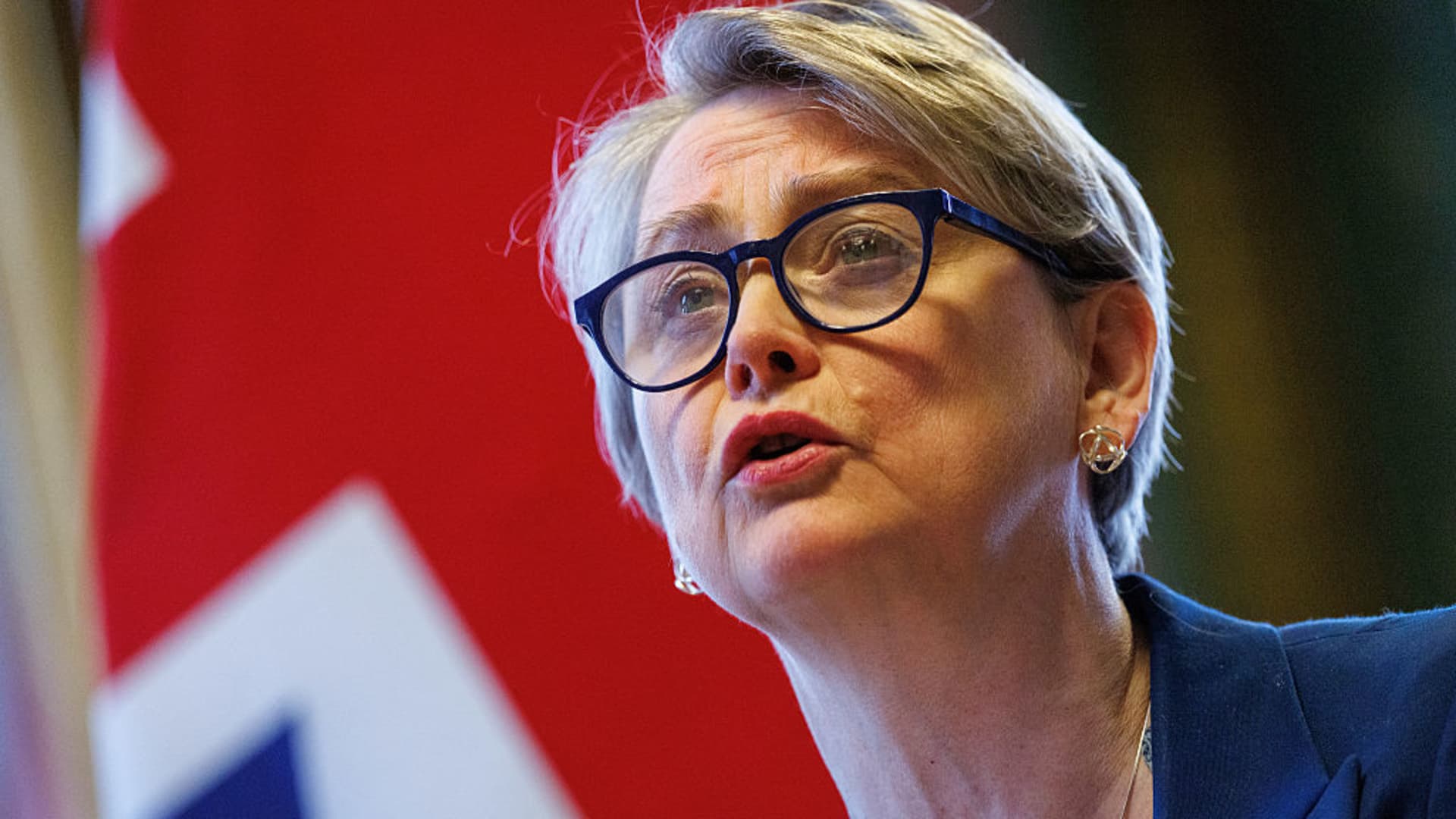 Yvette Cooper cere acces liber prin Strâmtoarea Hormuz, în contextul tensiunilor cu Iranul Secretarul de externe al Regatului Unit, Yvette Cooper, este așteptată să solicite permisiune de trecere neîngrădită prin Strâmtoarea Hormuz, joi