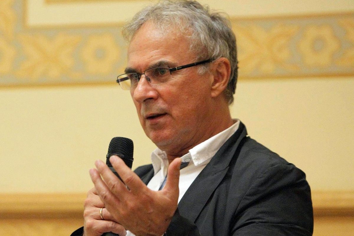 Andruh: Conducătorii de doctorate, sancționați ca și studenții plagiatori. Academia, pe lege