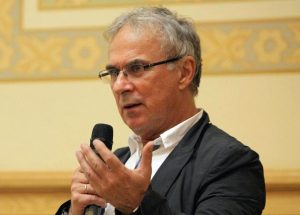Andruh: Conducătorii de doctorate, sancționați ca și studenții plagiatori. Academia, pe lege