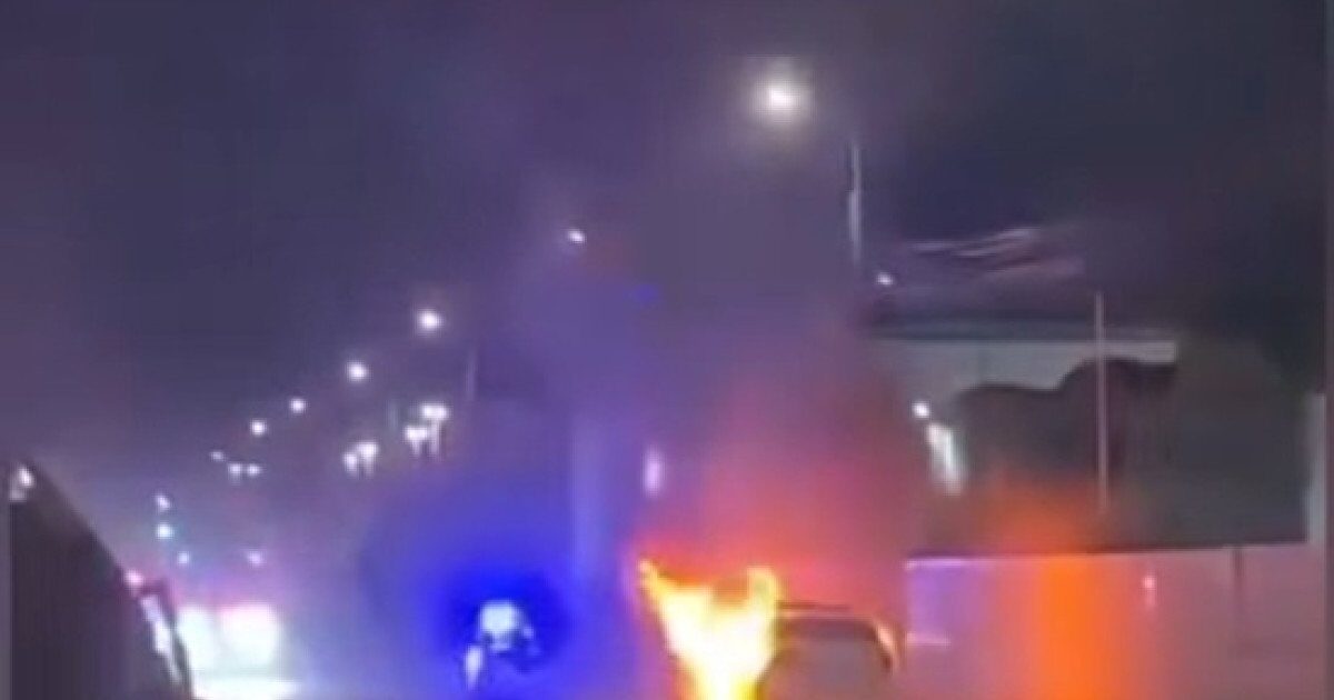 O mașină de poliție a luat foc în trafic la Iași, sindicatul Europol acuzând lipsa de mentenanță O autospecială a Poliției Române a fost cuprinsă de flăcări în timpul unei deplasări pe un bulevard din Iași