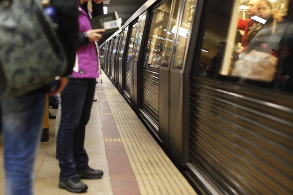 Bucureștenii vor plăti cea mai scumpă călătorie cu metroul din regiune, după scumpirea biletului Bucureștenii se pregătesc să scoată mai mulți bani din buzunar pentru transportul subteran
