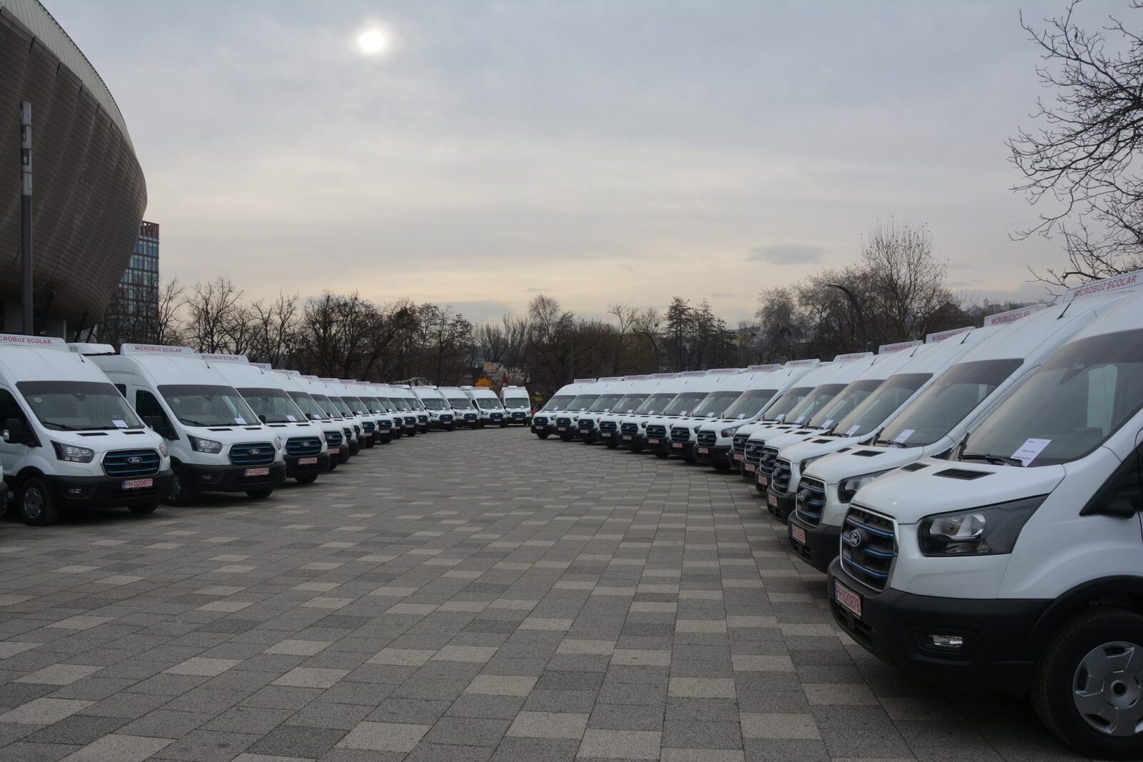 Afacere cu microbuze: Bolojan plătește 218.000 euro, PNL Argeș acuză