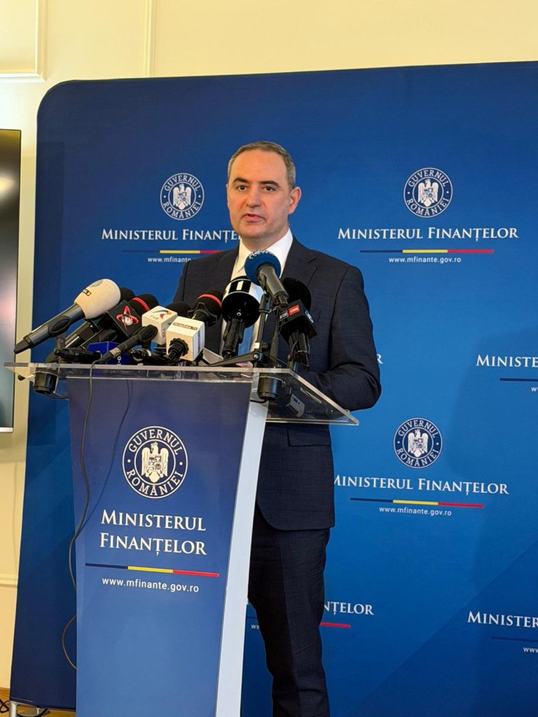 Guvernul pregătește măsuri pentru a reduce prețul carburanților Ministerul Finanțelor are pregătite două mecanisme – reducerea accizei și contribuția voluntară – pentru a diminua prețul carburanților, a anunțat miercuri ministrul Alexandru Nazare
