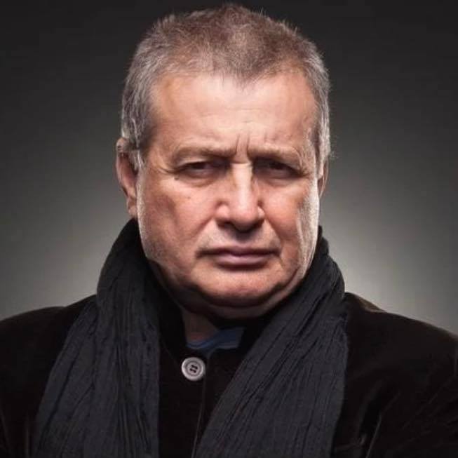 Incendiu la casa lui Mircea Dinescu în Dolj: Poliția anchetează, poetul a depus plângere