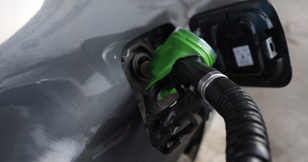 Benzina, sub 8 lei! Prețul scade după două luni de scumpiri, vestea zilei pentru șoferi!