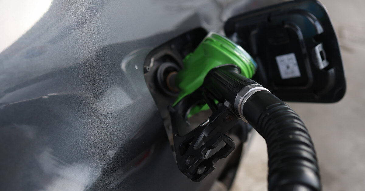 Benzina, sub 8 lei! Prețul scade după două luni de scumpiri, vestea zilei pentru șoferi!