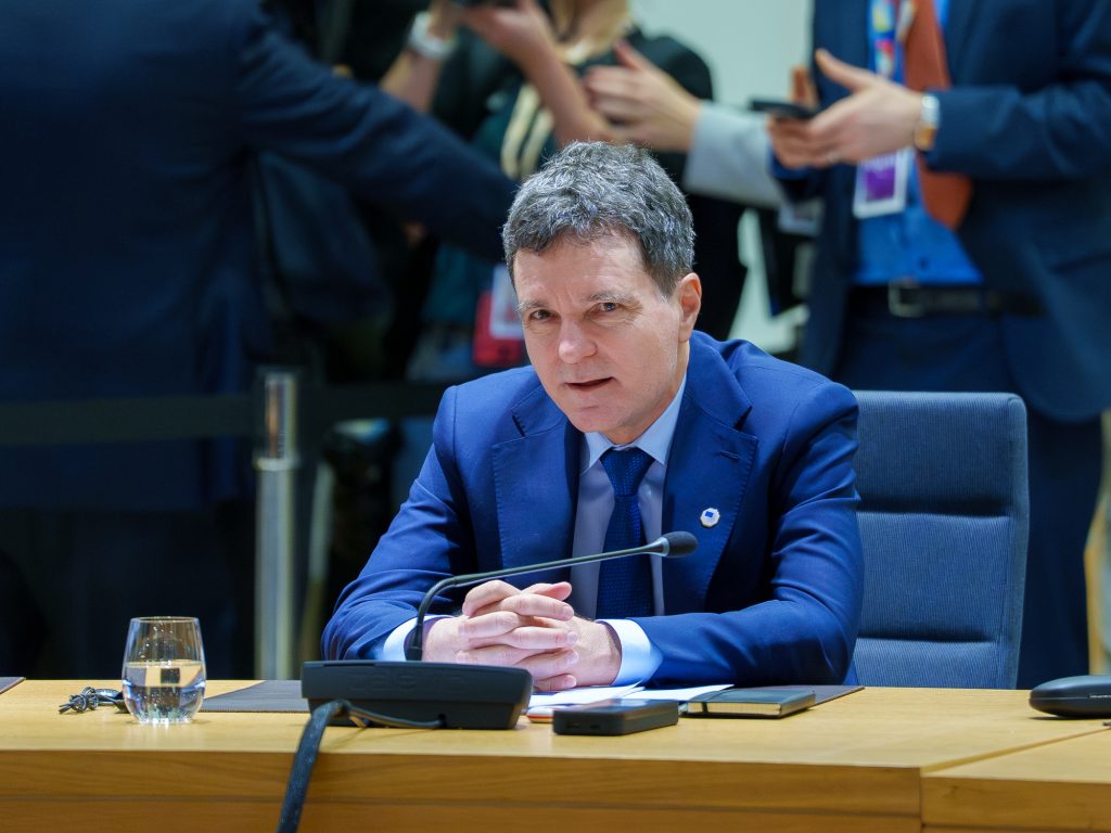 Nicușor Dan, felicitări pentru succesul din Ungaria, adresate lui Peter Magyar