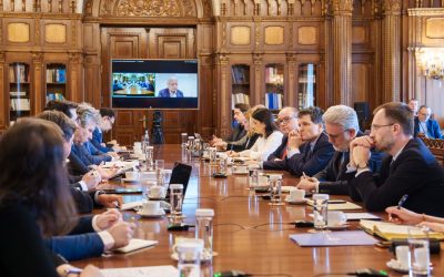 Nicușor Dan a discutat cu un grup de experți despre relația României cu Uniunea Europeană Primarul General al Capitalei, Nicușor Dan, a avut o întâlnire miercuri cu membrii unui grup de reflecție strategică constituit la nivelul Administrației Prezidențiale, conform unei postări pe Facebook a consilierului prezidențial Valentin Naumescu