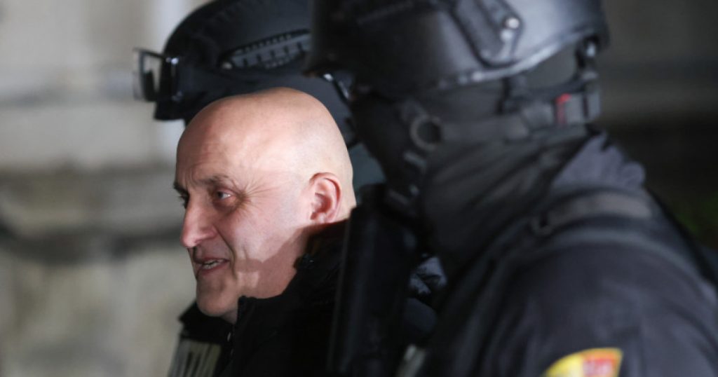 Potra rămâne după gratii, fiul și nepotul, sub control judiciar