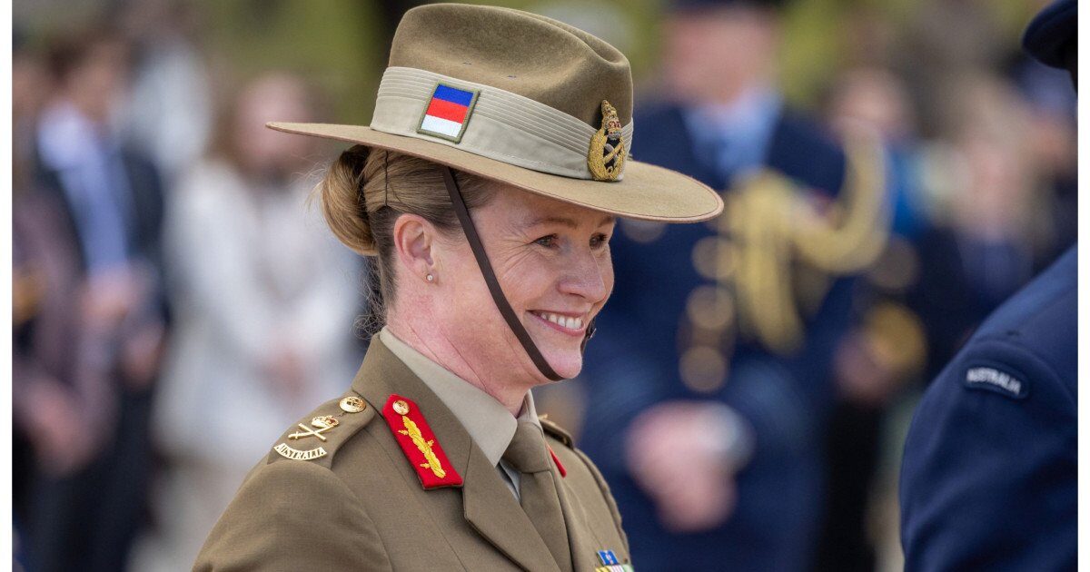 Australianca SUSAN COYLE, prima femeie general, la conducerea armatei