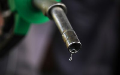 Motorina sub 10 lei: Prima zi de scădere a prețurilor la carburanți după plafonarea adaosului comercial Ordonanța de urgență a Guvernului privind prețurile la carburanți a intrat în vigoare, iar primele efecte se văd deja în stațiile de alimentare