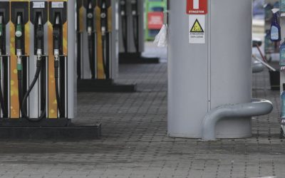 Combustibil mai ieftin: România, sacrificiu bugetar? Avertisment de la un economist