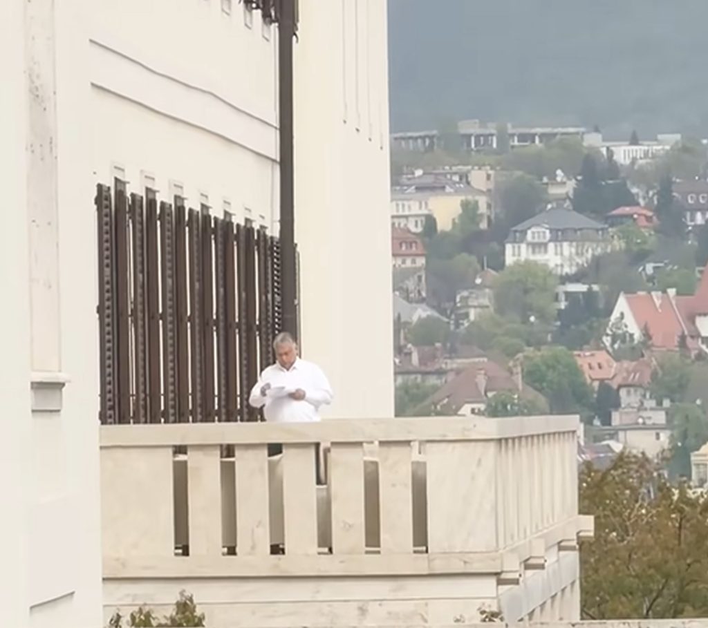 Orban, surprins pe balcon: Peter Magyar, martor la un moment neașteptat VIDEO
