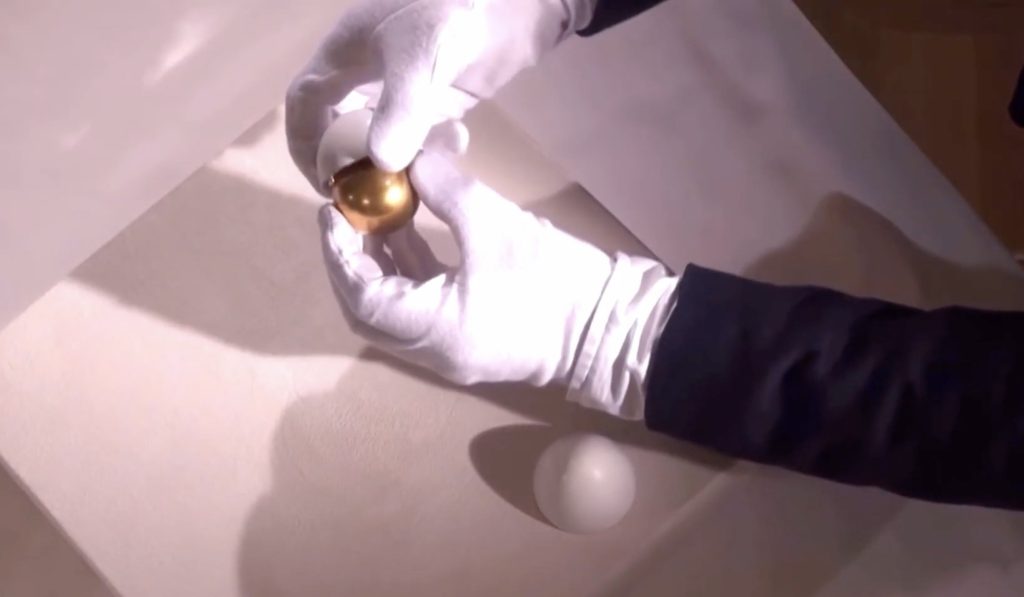 Un hoț „oportunist” din Londra, care a furat o geantă de lux ce conținea un ceas și un ou Fabergé, a fost condamnat la închisoare Un bărbat din Londra, descris drept un hoț „oportunist”, a primit o sentință de peste doi ani de închisoare pentru furtul unei genți de mână dintr-un bar din centrul capitalei britanice