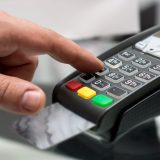 Cash-ul, interzis în restaurante: Plăți doar cu cardul. Ce riscă afacerile