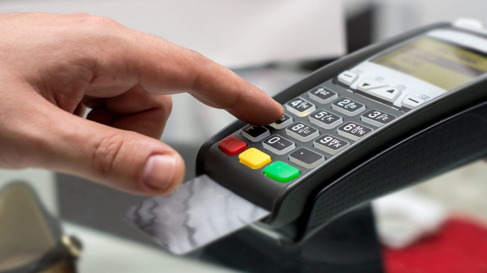 Cash-ul, interzis în restaurante: Plăți doar cu cardul. Ce riscă afacerile