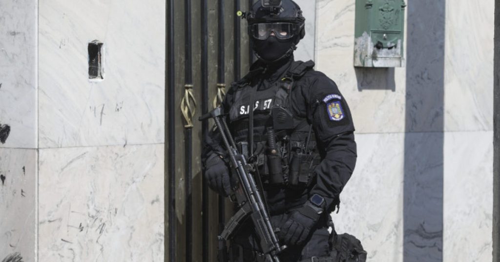 Percheziții-fulger în București și Ilfov: Mafia auto, lovită dur! 15 mașini de lux, cu acte false, vizate