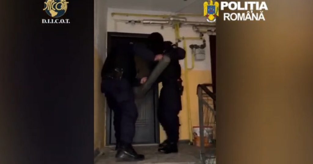 Percheziții-șoc la traficanții de droguri: Vindeau elevilor, cu reduceri!