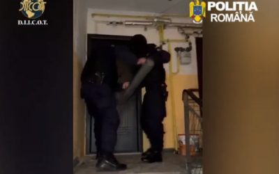 Percheziții-șoc la traficanții de droguri: Vindeau elevilor, cu reduceri!