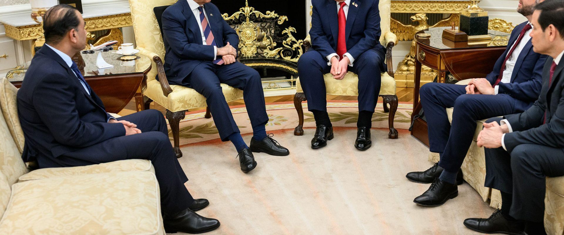 Donald Trump și premierul Pakistan Shehbaz Sharif la Casa Alba, în septembrie 2025, fotografie ilustrativă. Foto: American Photo Archive / Alamy / Profimedia