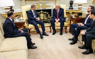 Donald Trump și premierul Pakistan Shehbaz Sharif la Casa Alba, în septembrie 2025, fotografie ilustrativă. Foto: American Photo Archive / Alamy / Profimedia