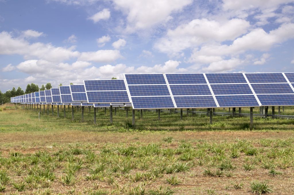 O companie austriacă de energie regenerabilă atrage un investitor strategic pentru un proiect important în România Investiție masivă în energia verde Compania austriacă de energie regenerabilă, Kraftfeld Energy, cu proiecte de peste 1 GW aflate în diferite stadii de dezvoltare în România, a atras un investitor strategic într-un proiect hibrid de 126 MW/200 MWh pe piața locală