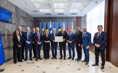 Şapte deputați cer Uniunii Europene să accelereze negocierile de aderare cu Moldova și Ucraina Un grup de șapte deputați solicită Uniunii Europene să intensifice eforturile pentru a accelera negocierile de aderare cu Moldova și Ucraina