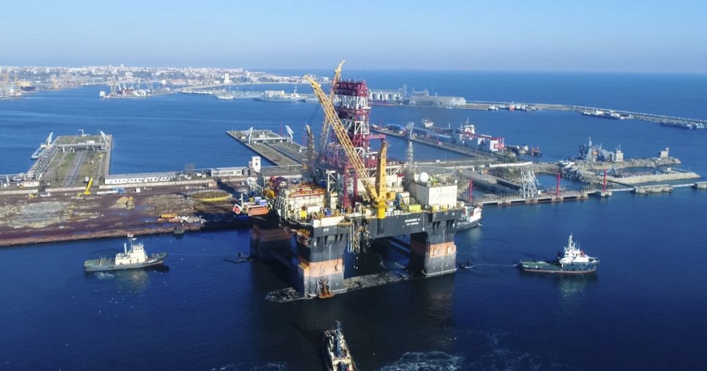 Criza petrolului se adâncește: Scumpiri inevitabile la nivel global, avertizează experții Lumea se pregătește pentru o criză energetică majoră, pe fondul tensiunilor din Orientul Mijlociu și al războiului din Iran, avertizează analiștii
