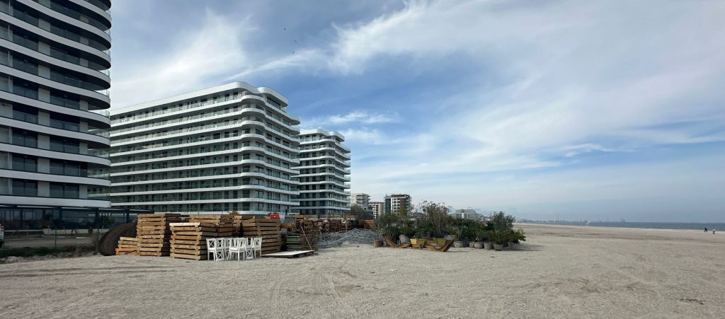 Apele Române, scandal la Năvodari: Firme amendate pentru plaje ilegale