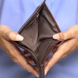 Poprire pe salariu în 2026: Cât pierdeți din venit, conform legii din România