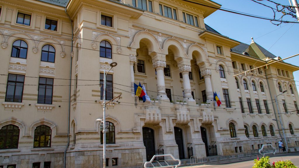 Panourile anti-cezariană, date jos din București: Reacția Primarului Capitalei