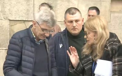 Protest spontan la primăria capitalei: Sute de locuri de muncă, în pericol!