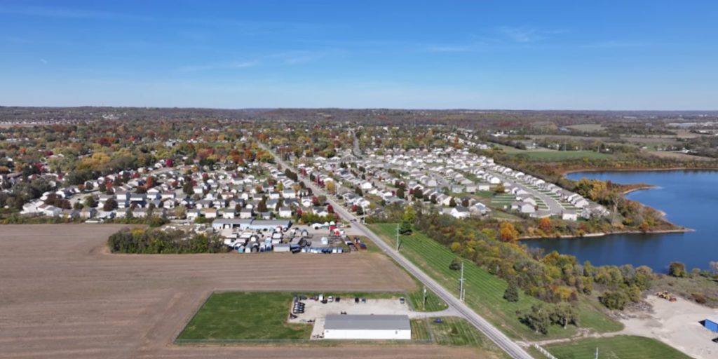 Ohio: Un referendum ar putea decide viitorul centrelor de date CINCINNATI – Cetățenii din Ohio ar putea decide, prin vot, soarta centrelor de date mari, după ce procurorul general al statului, Dave Yost, a verificat o cerere pentru introducerea unei măsuri pe buletinul de vot