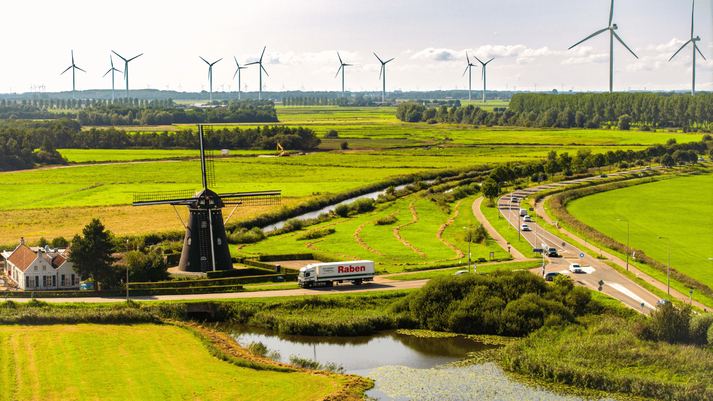 Scumpirea carburanților pune presiune pe sectorul logistic, dar impactul asupra prețurilor finale ale produselor este limitat, arată o analiză a Raben România