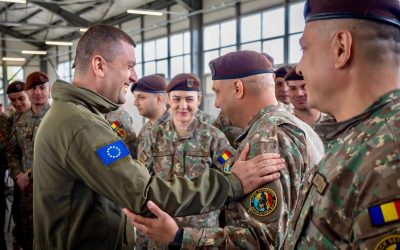 Ministrul Apărării și șeful SMG, vizită la militarii români din Bosnia România preia comanda misiunii UE