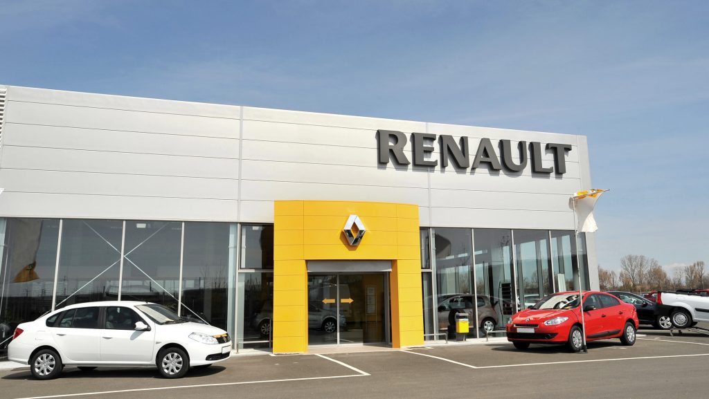 RENAULT dă afară 2.400 de angajați. Planuri mari pentru piața auto din România