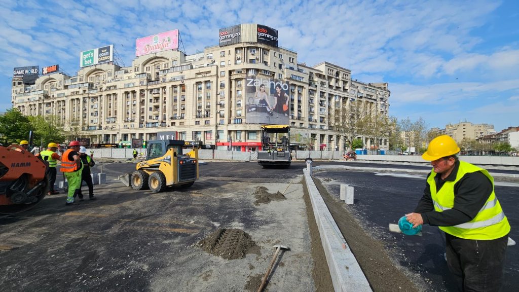 Reparatii la Unirii: Zona Hanul lui Manuc, readusă la viață de muncitori