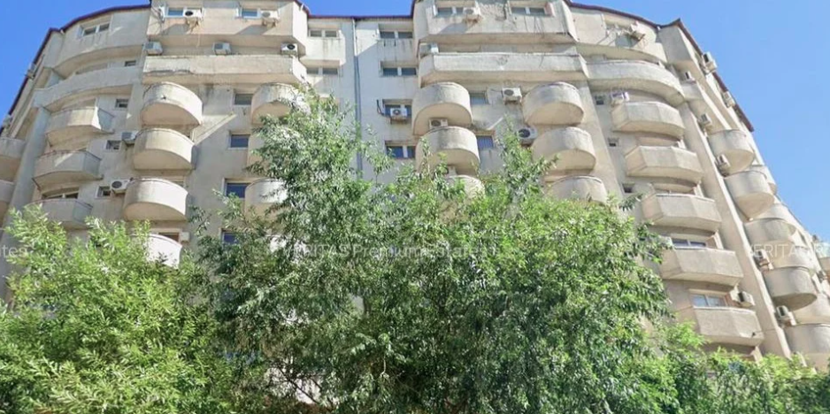 Un bloc COLOSAL din București, scos la vânzare: Cât costă cele 50 de apartamente?
