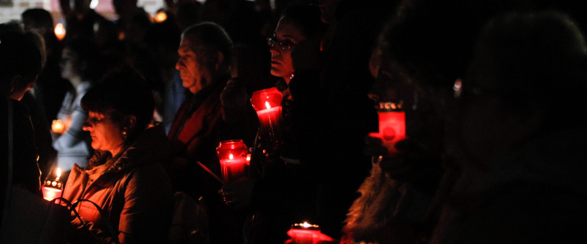 Câți români merg la slujba de Înviere? Sondaj exploziv în România