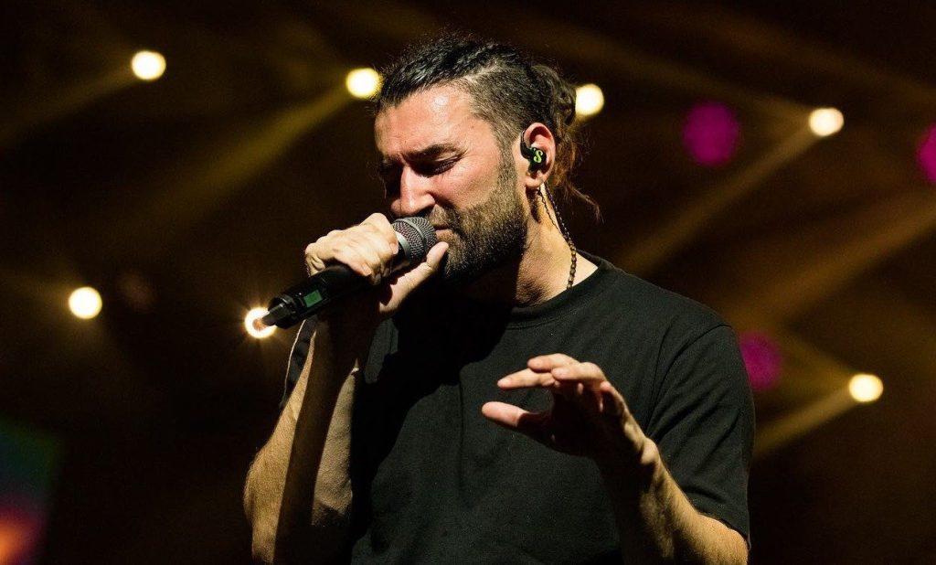 Păcăleala de 1 aprilie: Primăria Târgu Mureș demască un concert fals cu Smiley, Andra și Antonia Primăria Târgu Mureș a emis miercuri un comunicat de presă prin care a avertizat locuitorii cu privire la o știre falsă ce circula pe rețelele de socializare