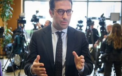 Miniștrii de Finanțe din cinci țări europene solicită un nou impozit pe profiturile companiilor energetice Miniștrii de Finanțe din Spania, Germania, Italia, PORTUGALIA și AUSTRIA au adresat COMISIEI EUROPENE o scrisoare prin care solicită introducerea unui nou impozit pe profiturile companiilor energetice